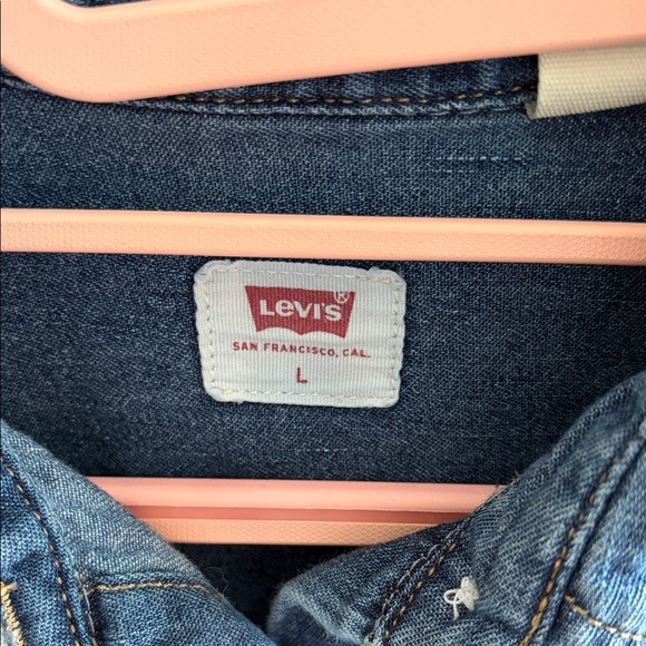 Levi's Women's Classic Blue Denim Shirt - Picture 2 of 6